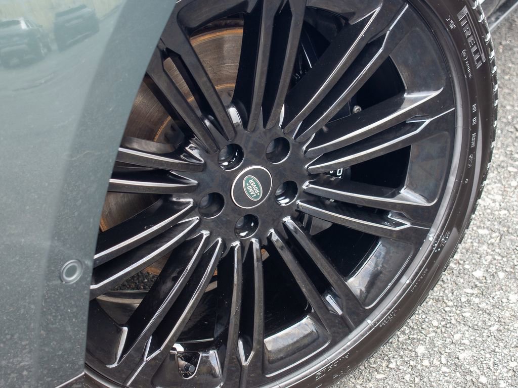 Used 2023 Land Rover Range Rover Long Wheelbase SE image 9