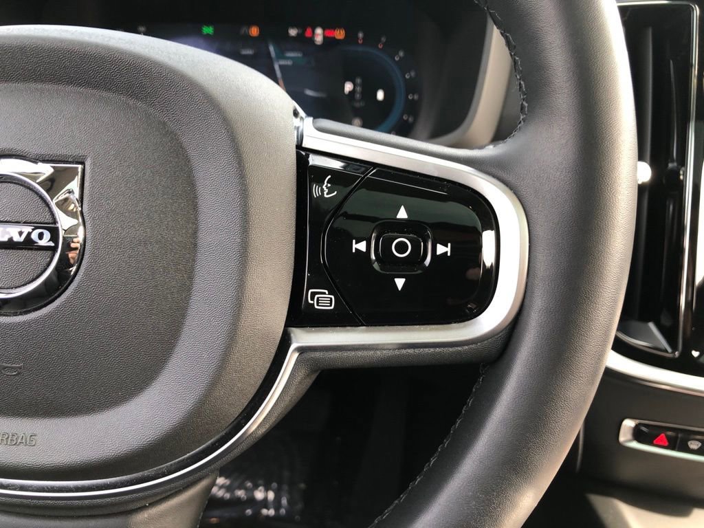 Used 2025 Volvo V60 B5 Cross Country Plus image 22