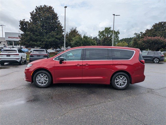 New 2026 Chrysler Pacifica Select image 8