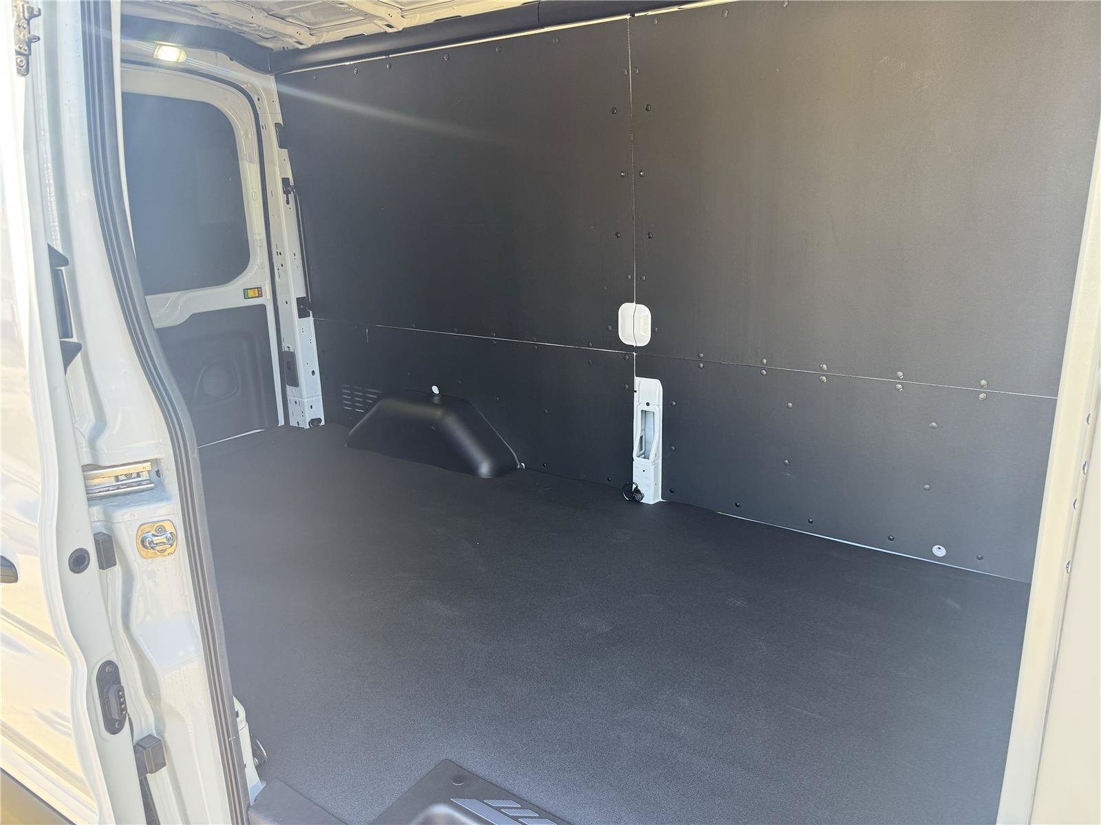 New 2026 Ford Transit 250 148 Medium Roof w/ Load Area Protection Package RWD image 8