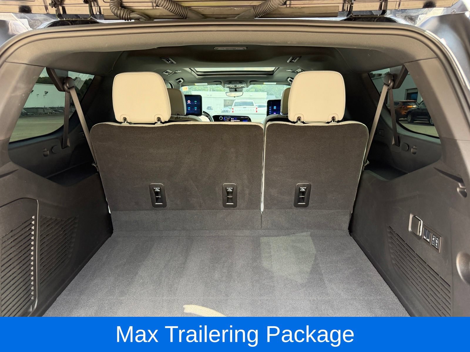 Used 2025 Chevrolet Suburban Premier AWD/4WD image 34