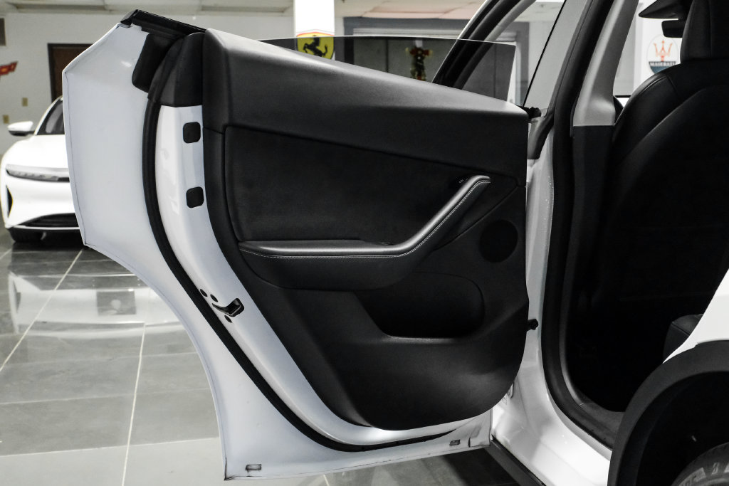Used 2022 Tesla Model Y Long Range AWD/4WD image 39