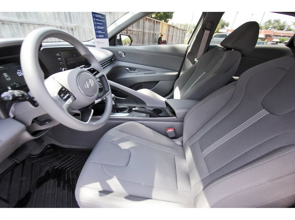 Certified 2026 Hyundai Elantra SE FWD image 15