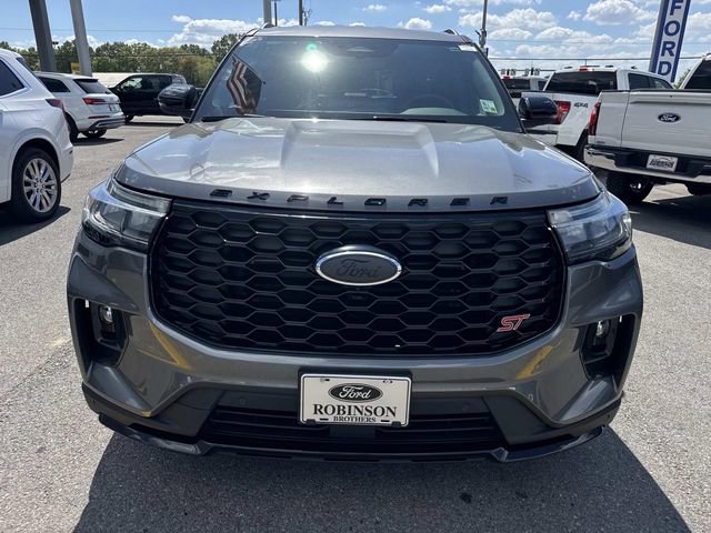 Used 2025 Ford Explorer ST image 2