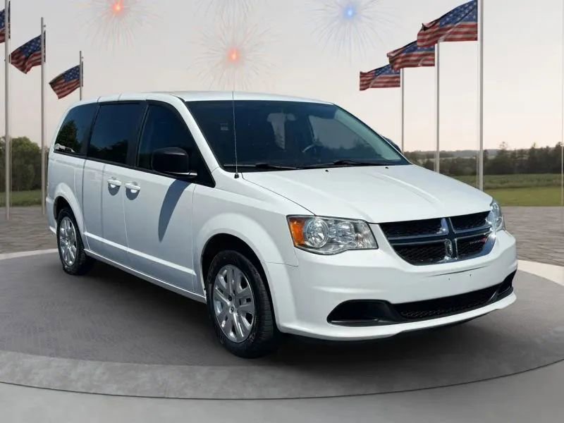 Used 2018 Dodge Grand Caravan SE w/ UConnect Hands-Free Group