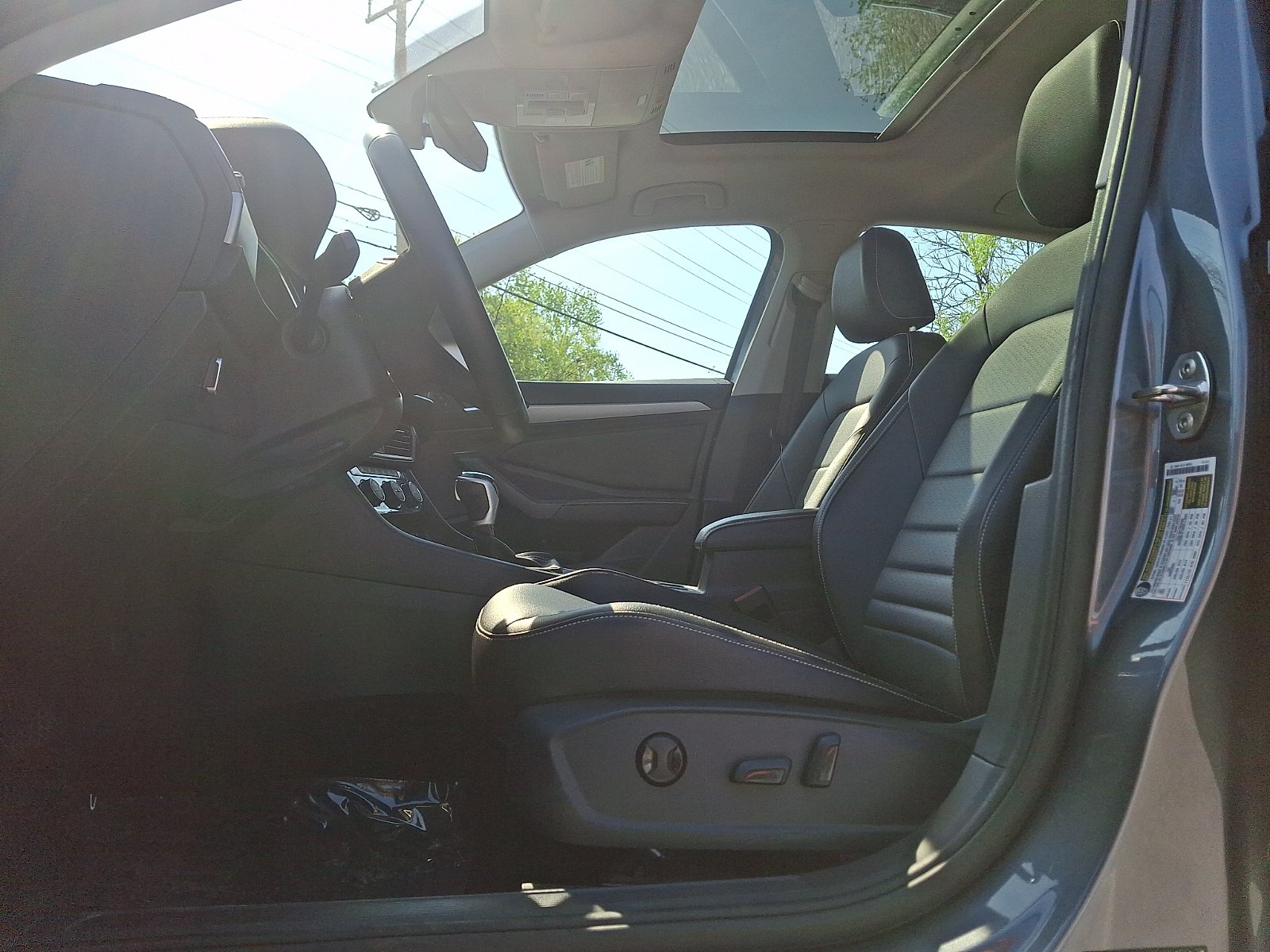 Used 2024 Volkswagen Jetta SE FWD image 13