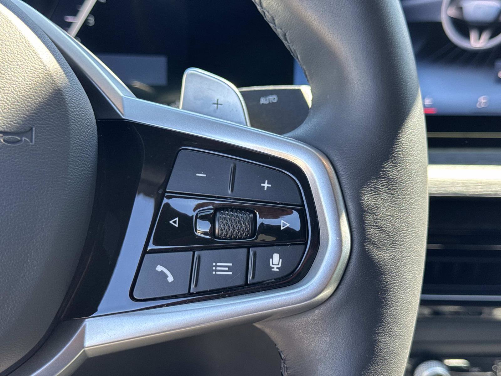 Certified 2025 BMW 430i Convertible w/ M Sport Package image 14