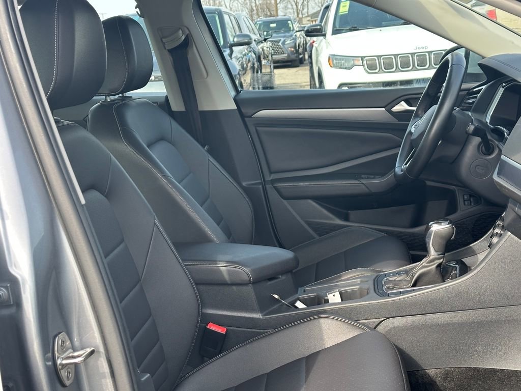 Used 2024 Volkswagen Jetta SE image 15