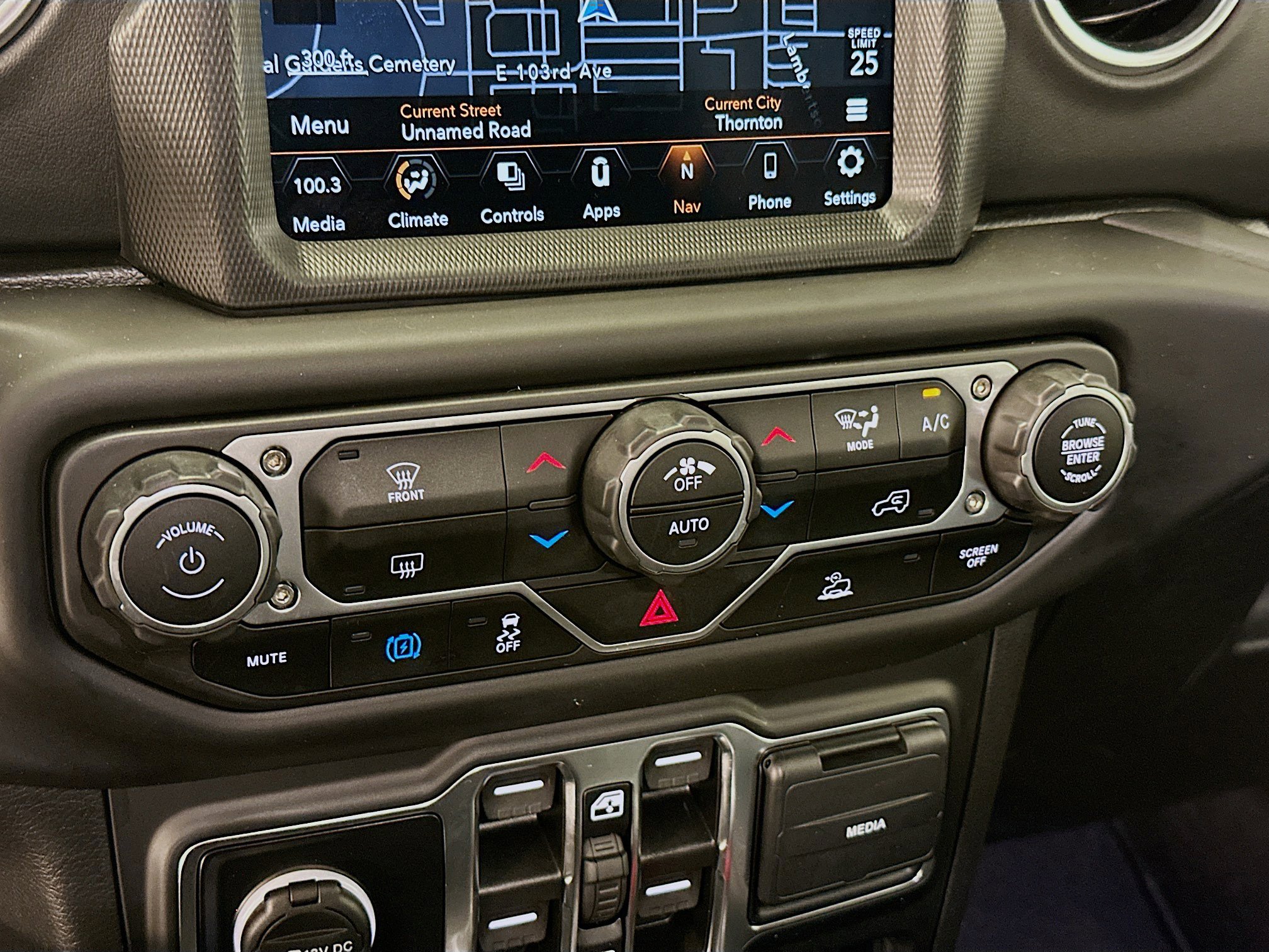 Used 2023 Jeep Wrangler Sahara image 24