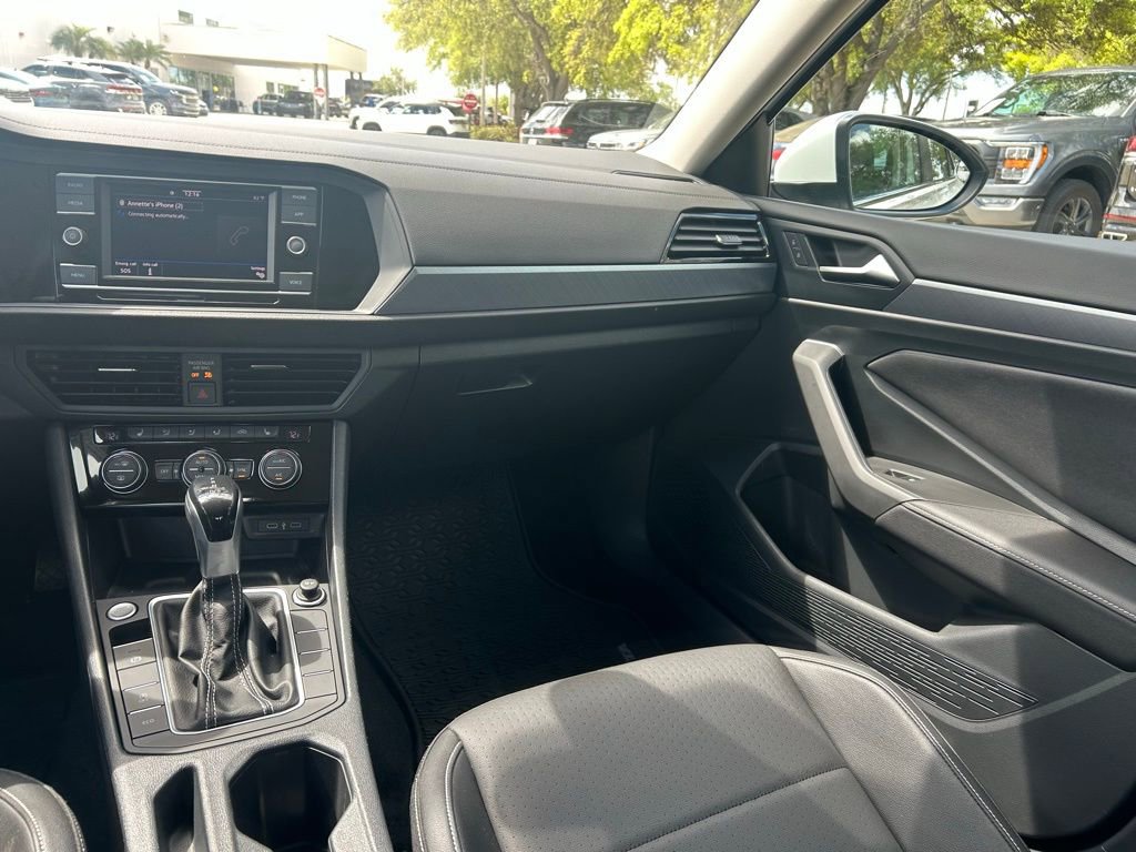 Used 2023 Volkswagen Jetta SE image 11