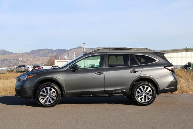 Used 2022 Subaru Outback Premium image 3