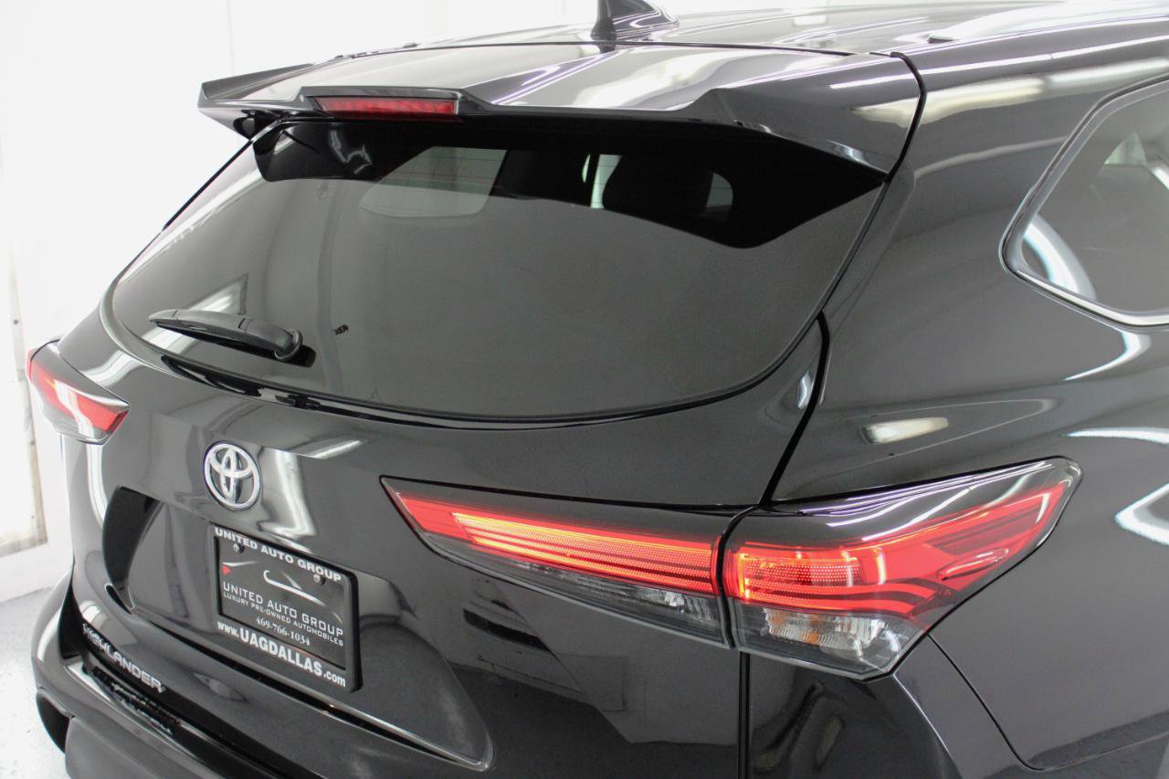 Used 2021 Toyota Highlander XLE image 14