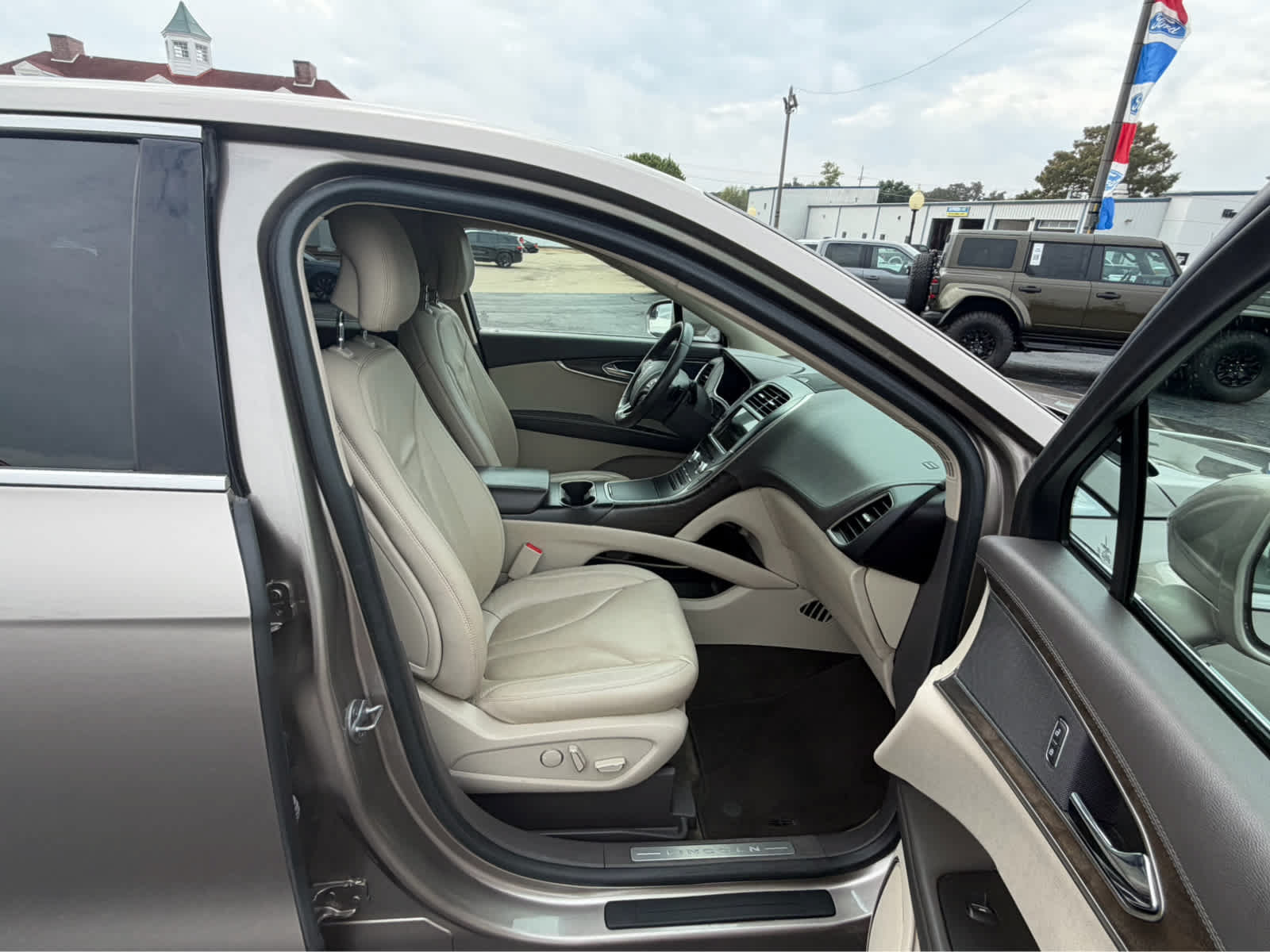 Used 2018 Lincoln MKX Select FWD image 13