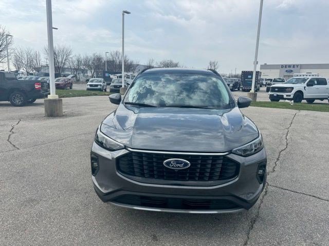 Certified 2024 Ford Escape Platinum w/ Class II Trailer Tow Package AWD/4WD image 2