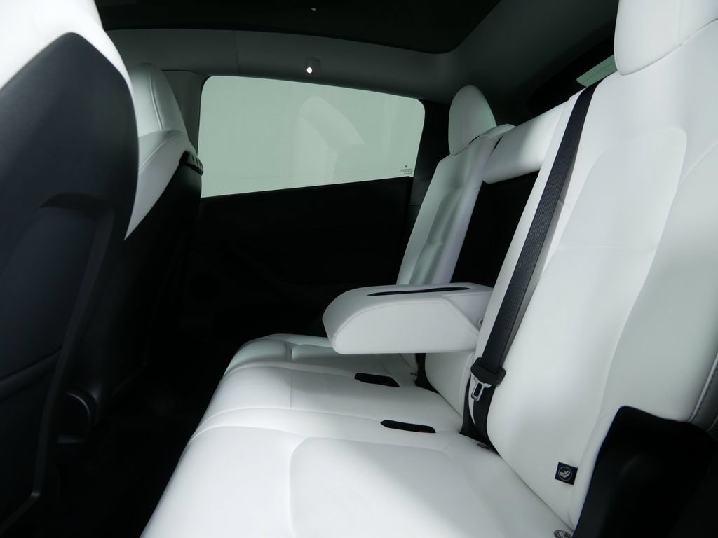 Used 2025 Tesla Model Y Long Range AWD/4WD image 16