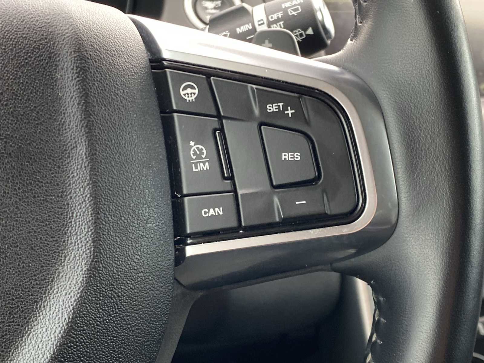 Used 2017 Land Rover Discovery Sport HSE AWD/4WD image 32