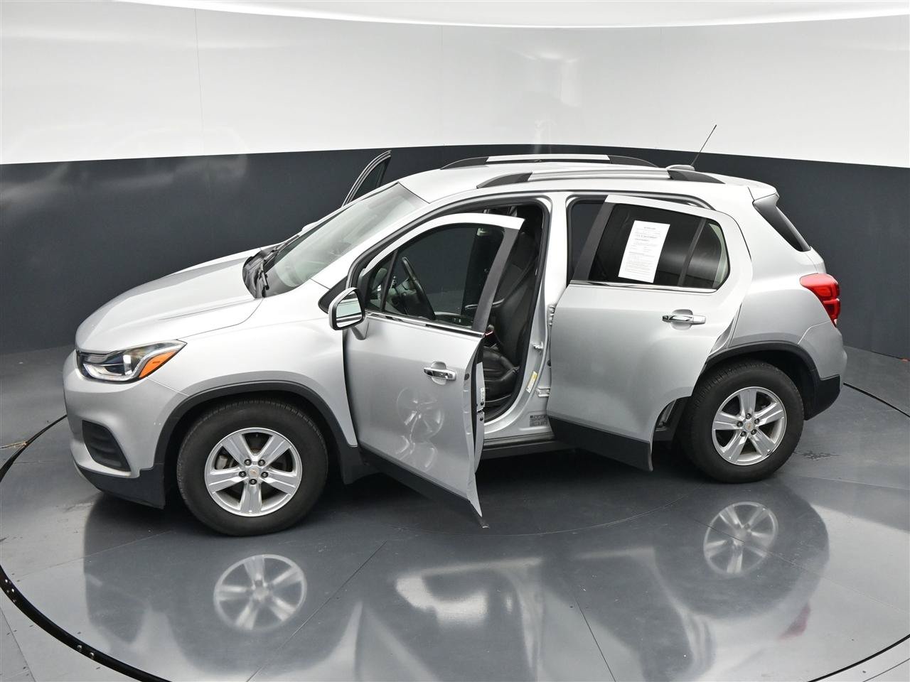 Used 2018 Chevrolet Trax LT w/ LT Convenience Package FWD image 37