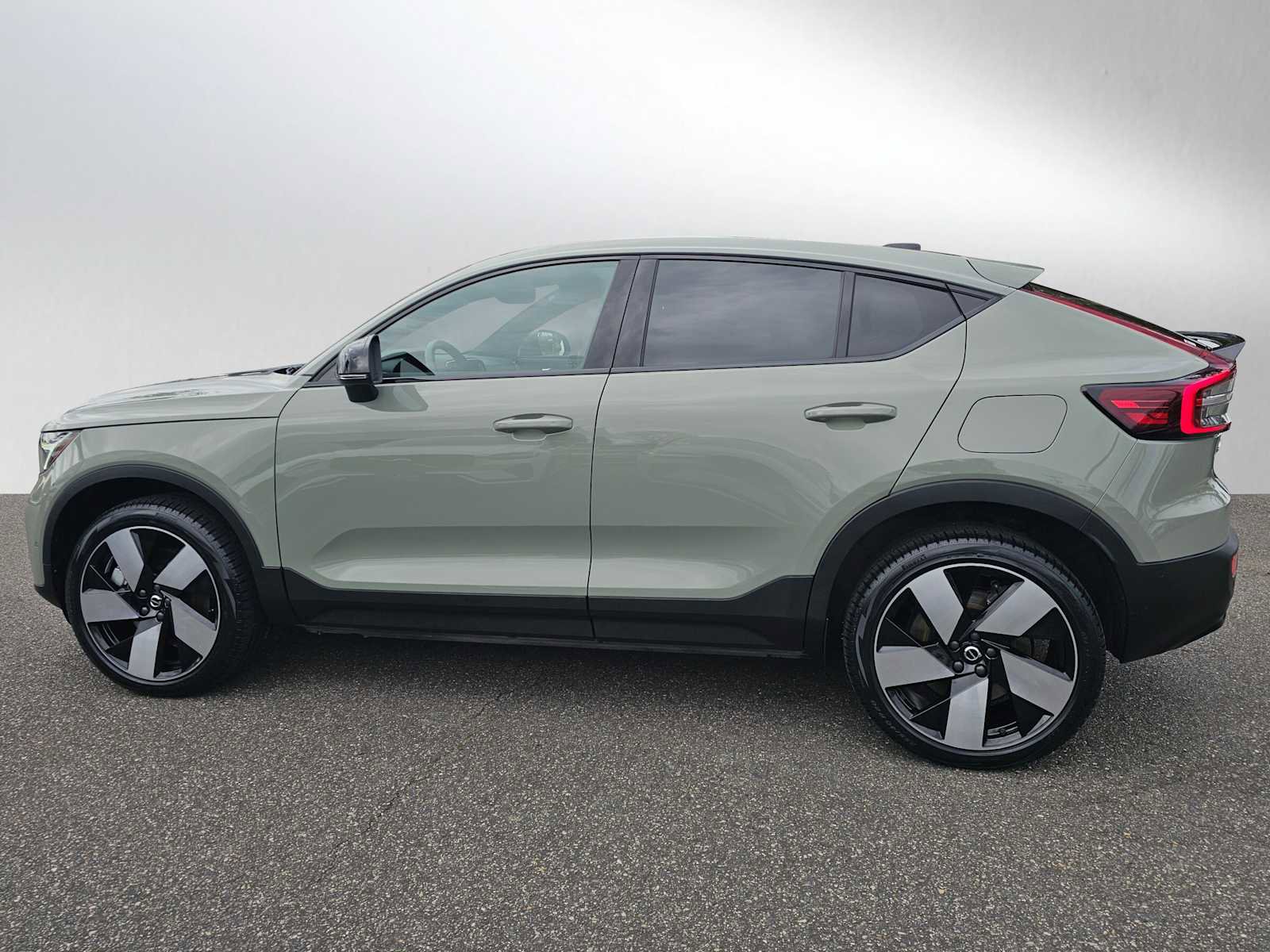 Certified 2023 Volvo C40 P8 Recharge Ultimate image 6