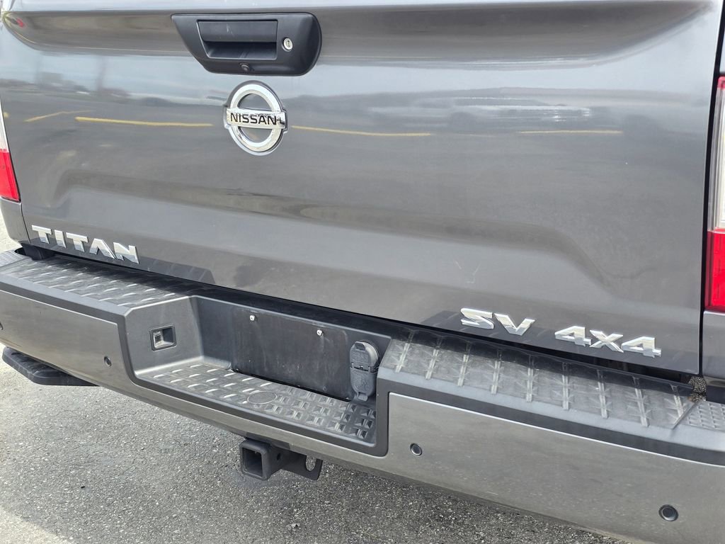 Used 2021 Nissan Titan SV w/ SV Convenience Package image 15