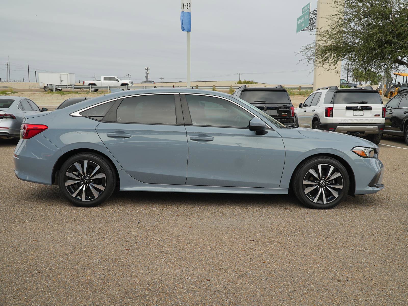 Used 2024 Honda Civic EX image 4