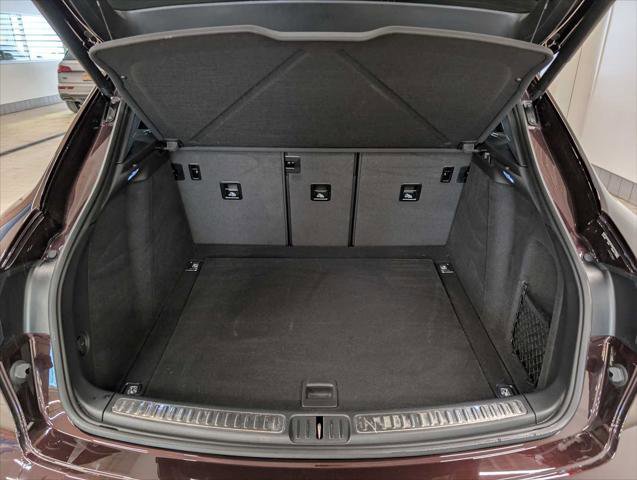 Used 2025 Porsche Macan AWD/4WD image 16