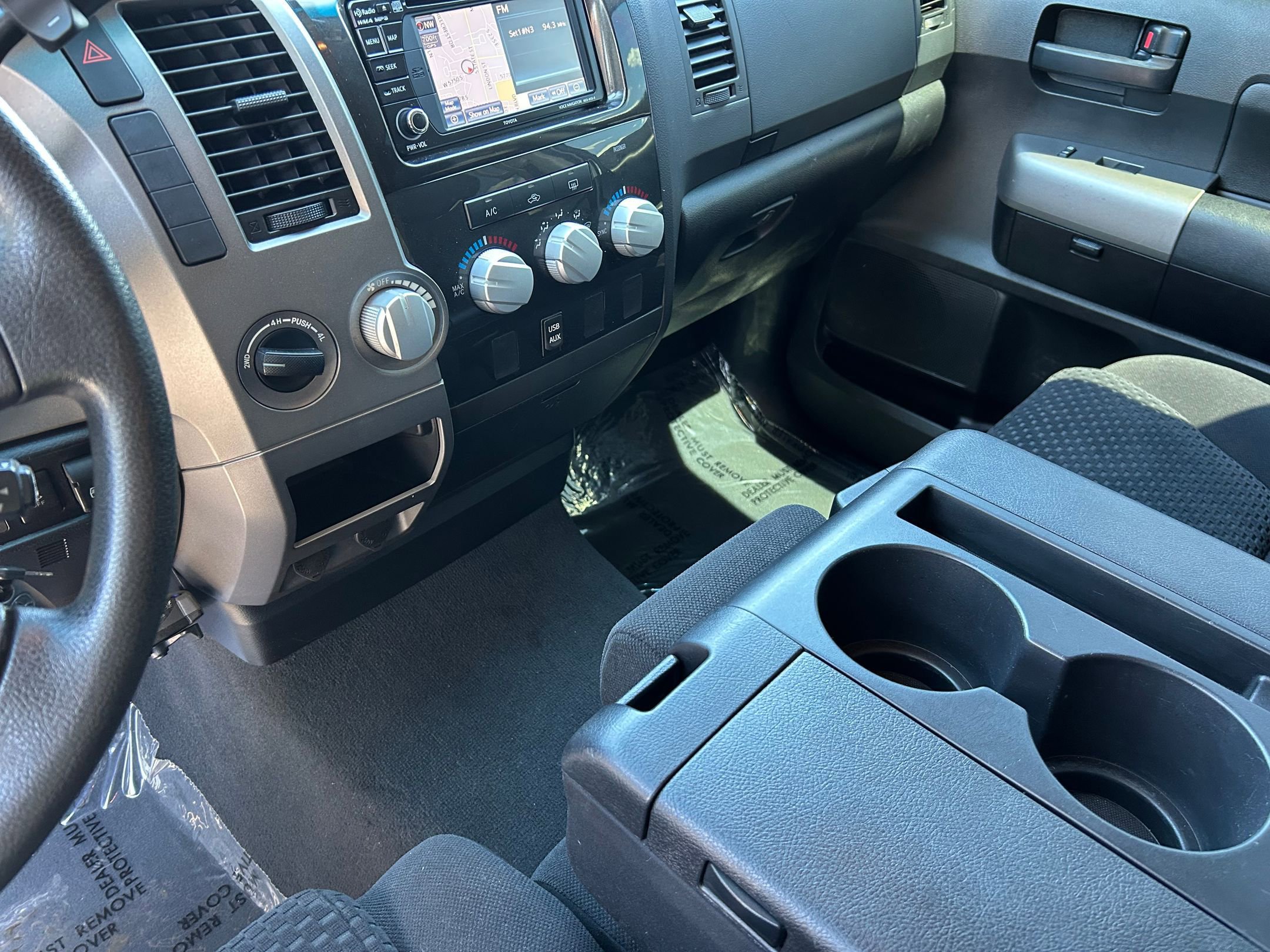 Used 2013 Toyota Tundra 4x4 CrewMax w/ Tow Pkg image 19