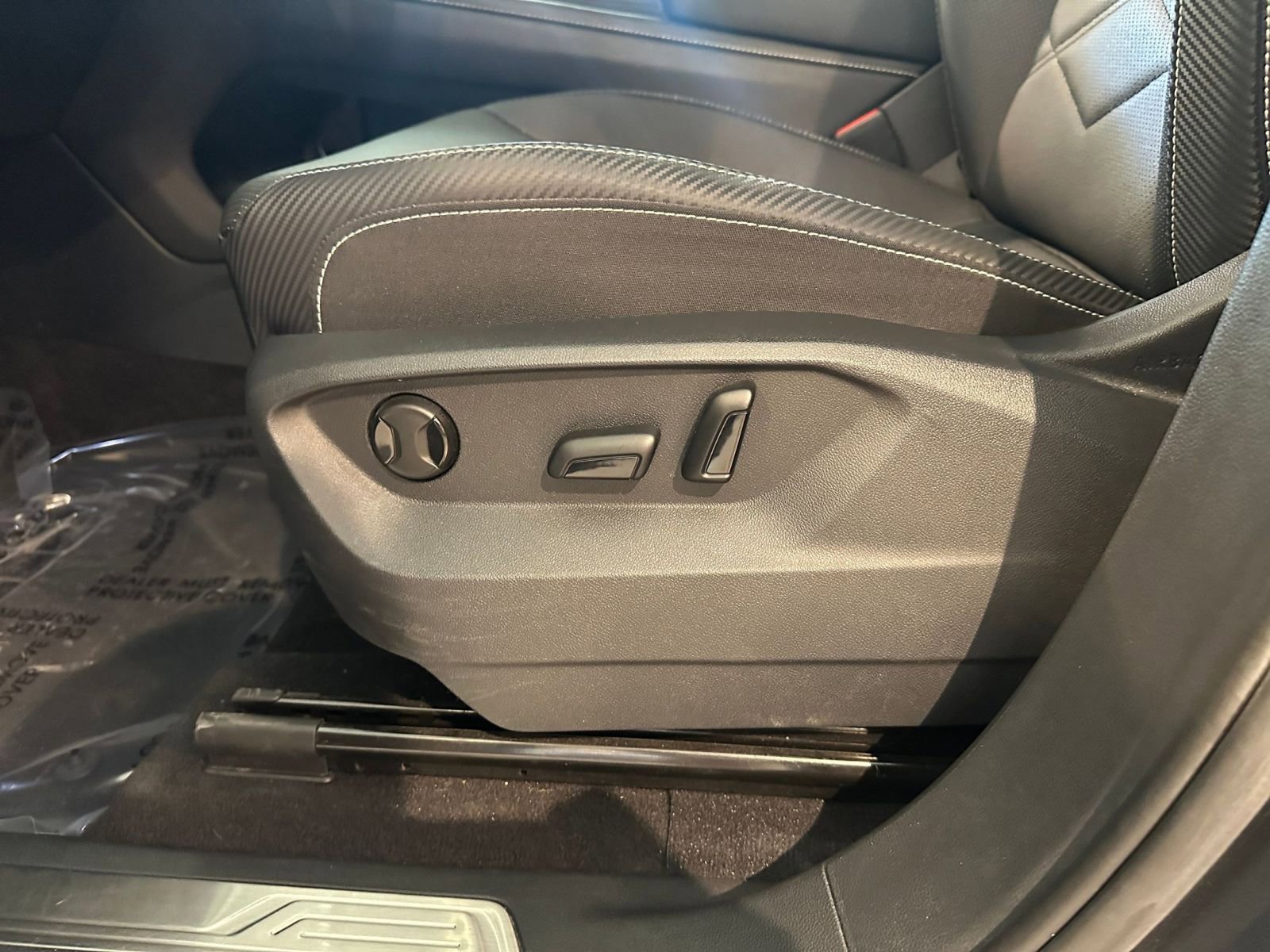 Used 2025 Volkswagen Atlas Cross Sport SE image 23