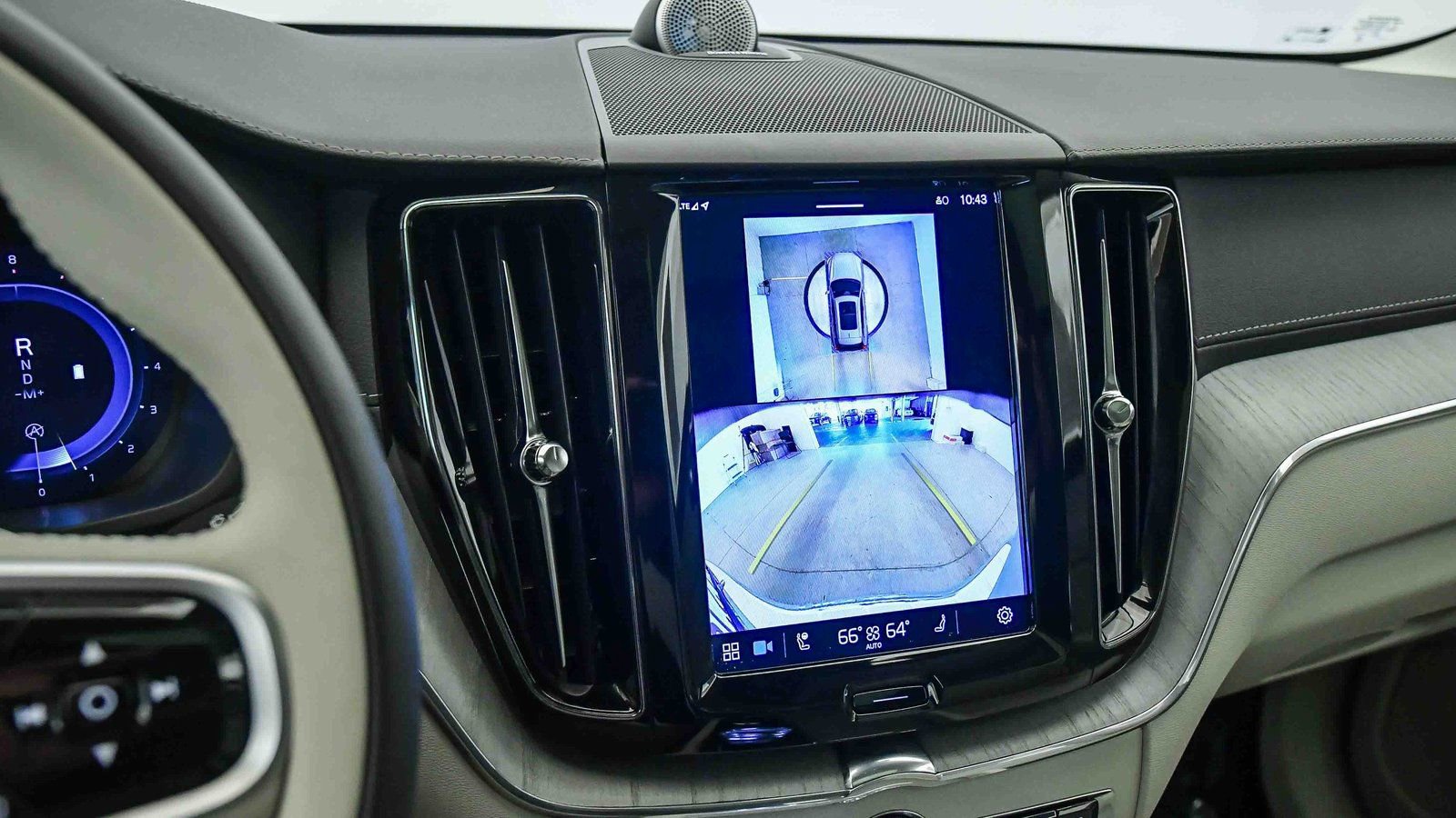 Certified 2025 Volvo XC60 B5 Ultra w/ Protection Package Premier image 27