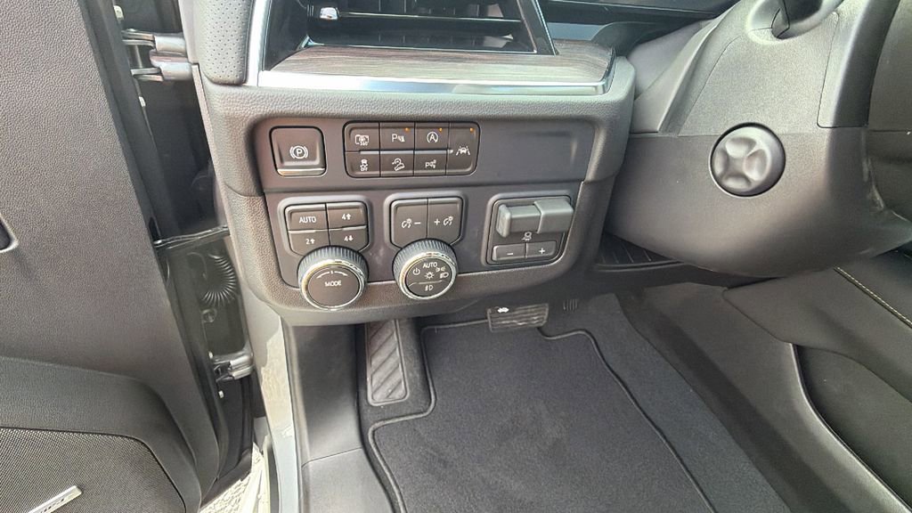 New 2026 Chevrolet Suburban Premier w/ Sun And Tow Package image 20