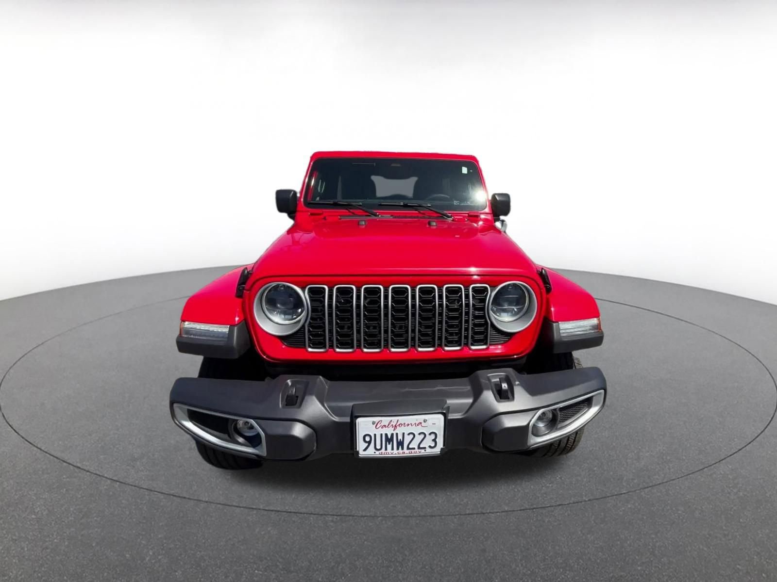 Used 2025 Jeep Wrangler Unlimited Sahara AWD/4WD image 4