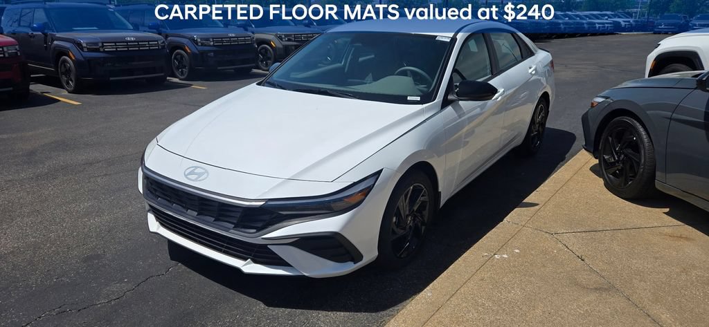 Used 2026 Hyundai Elantra Sport FWD image 4