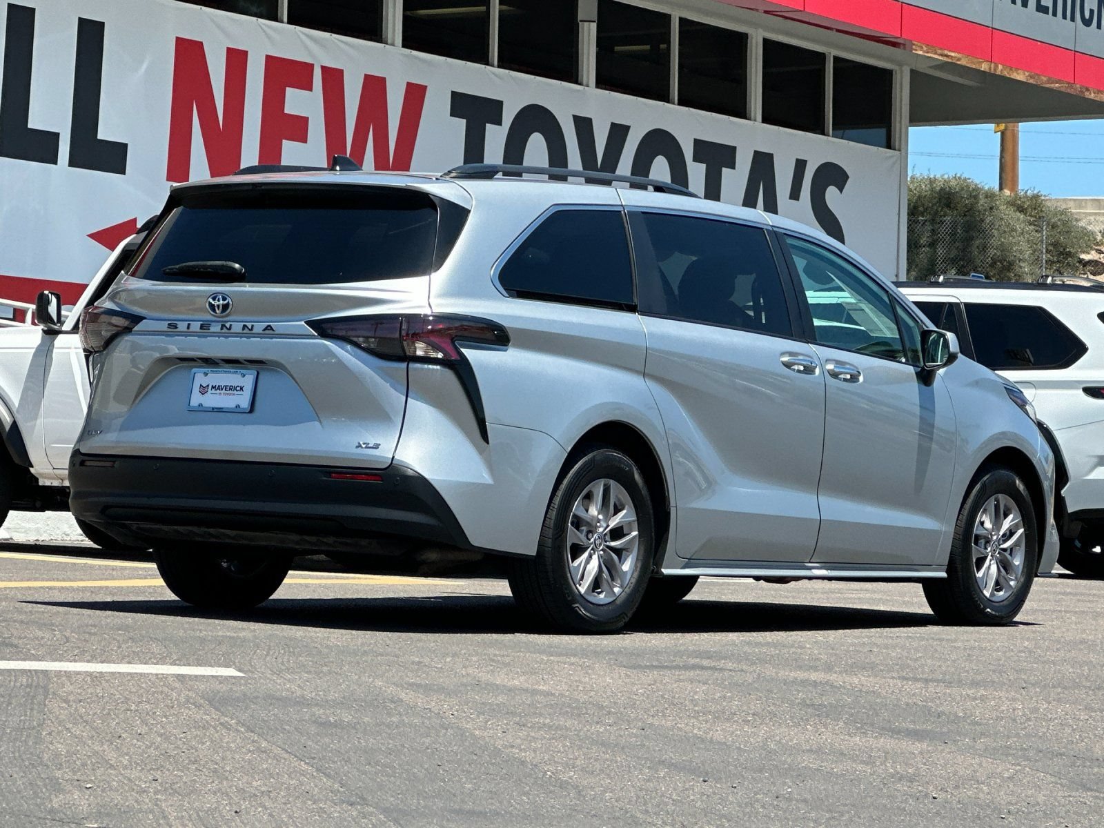 Used 2025 Toyota Sienna XLE FWD image 5