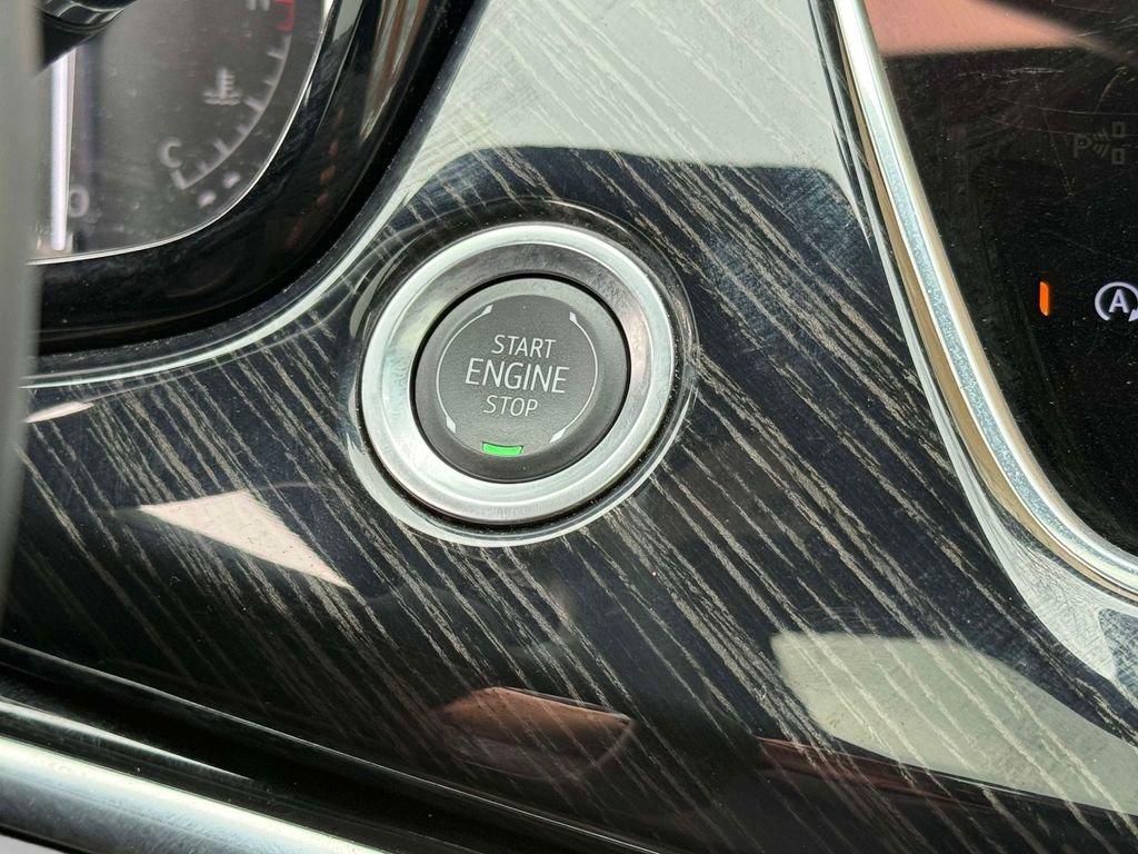 Used 2025 Cadillac XT6 Premium Luxury image 28