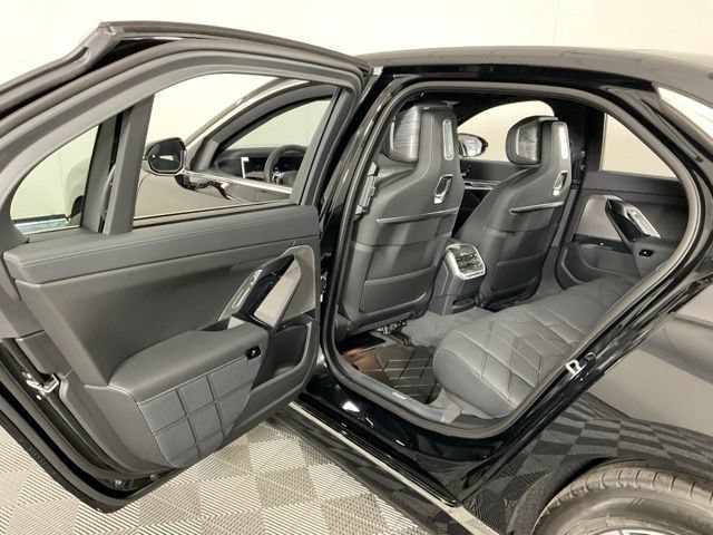 Used 2024 BMW i7 xDrive60 RWD image 33