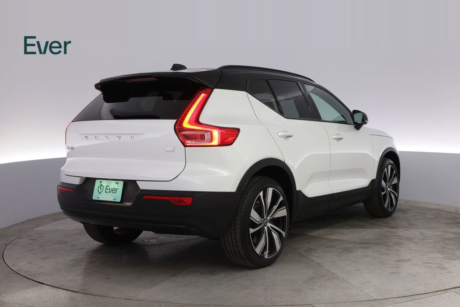 Used 2021 Volvo XC40 P8 Recharge w/ Advanced Package image 3