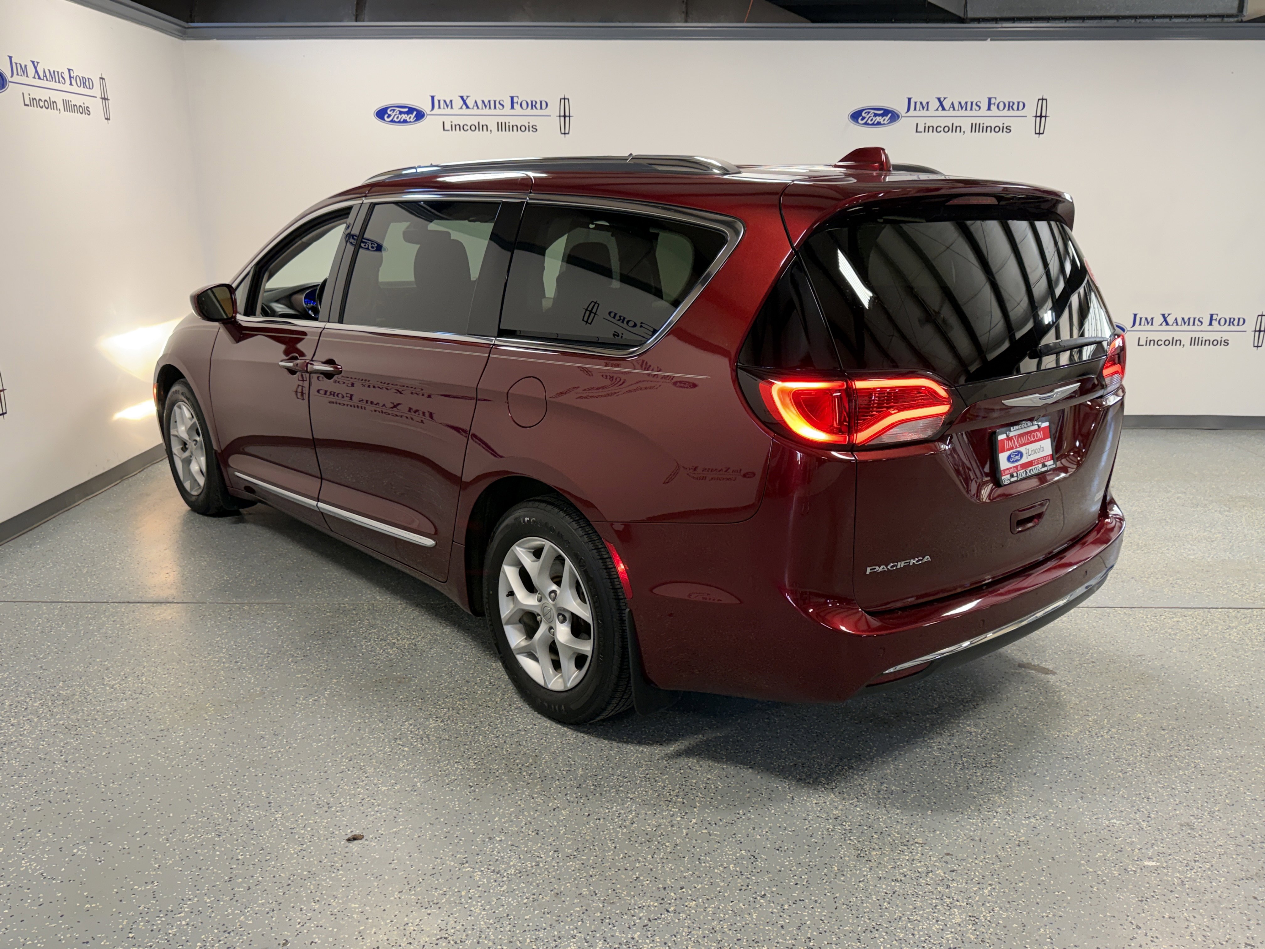Used 2019 Chrysler Pacifica Touring-L Plus w/ Tire & Wheel Group image 34