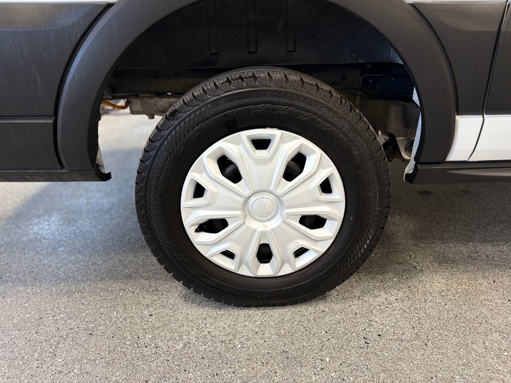 Used 2023 Ford E-Transit Medium Roof image 28