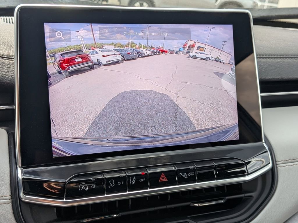 Used 2025 Jeep Compass Limited image 18