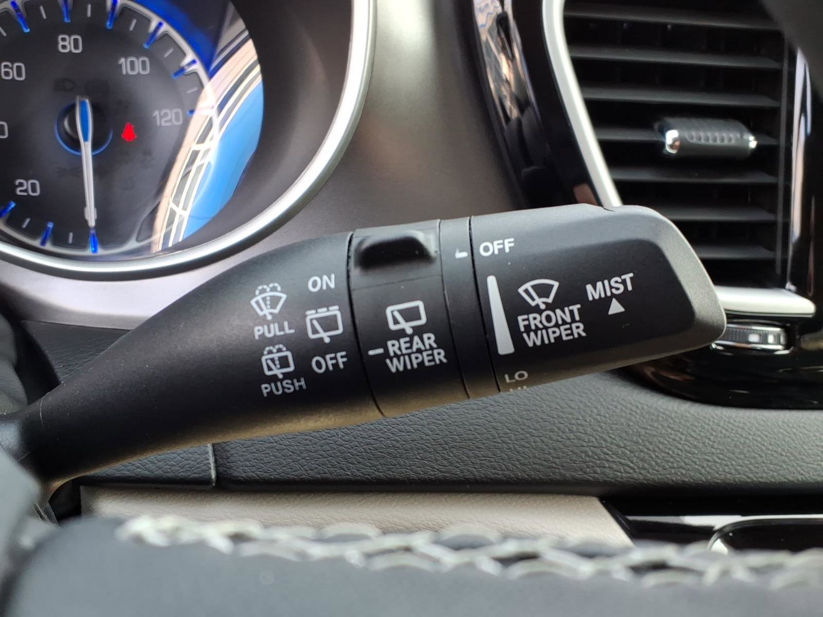 Used 2024 Chrysler Pacifica Touring-L image 28