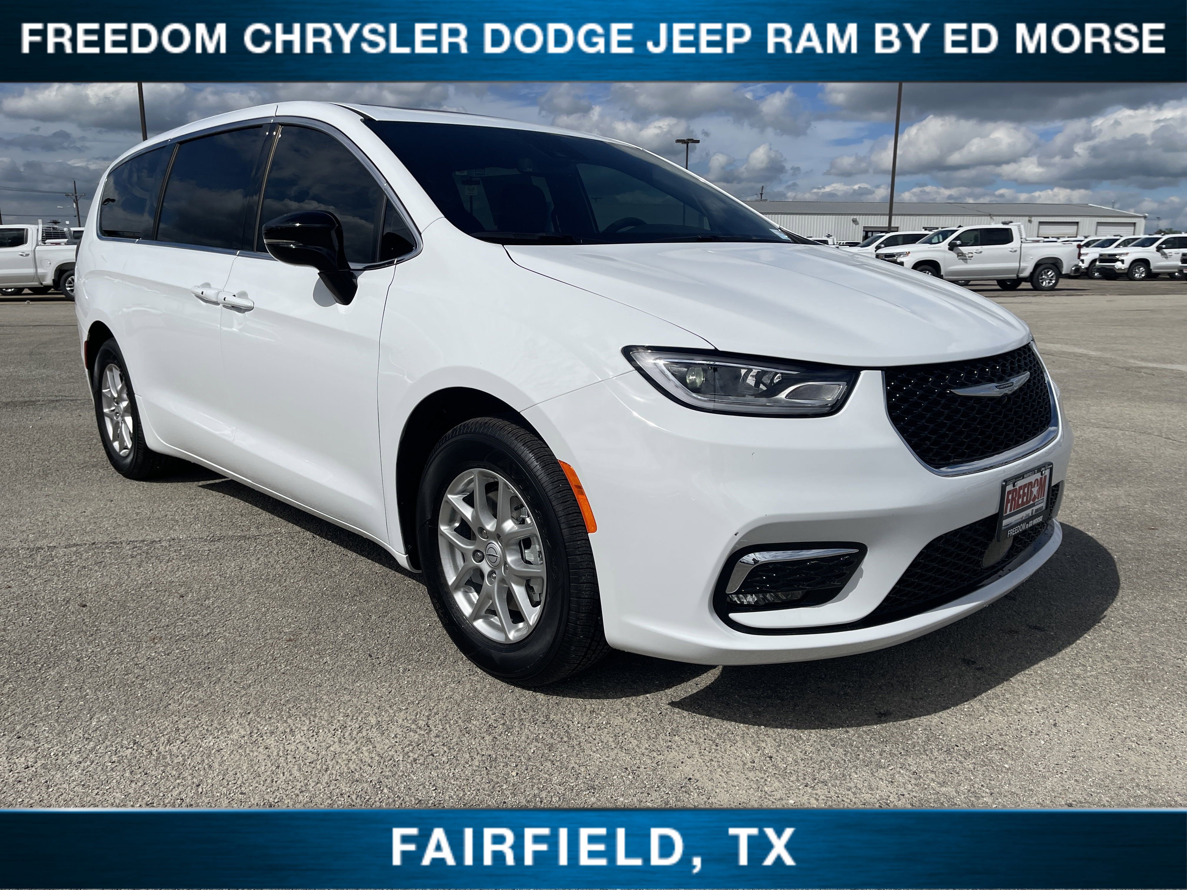 New 2026 Chrysler Pacifica Select FWD video 1