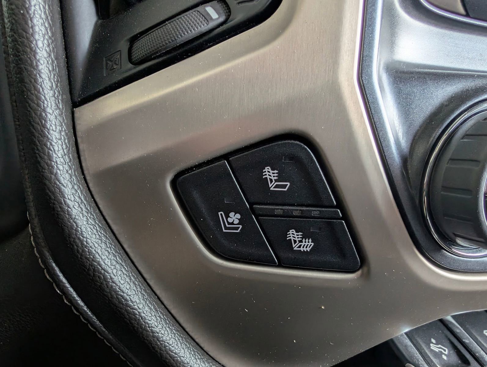 Used 2019 GMC Sierra 3500 Denali image 22