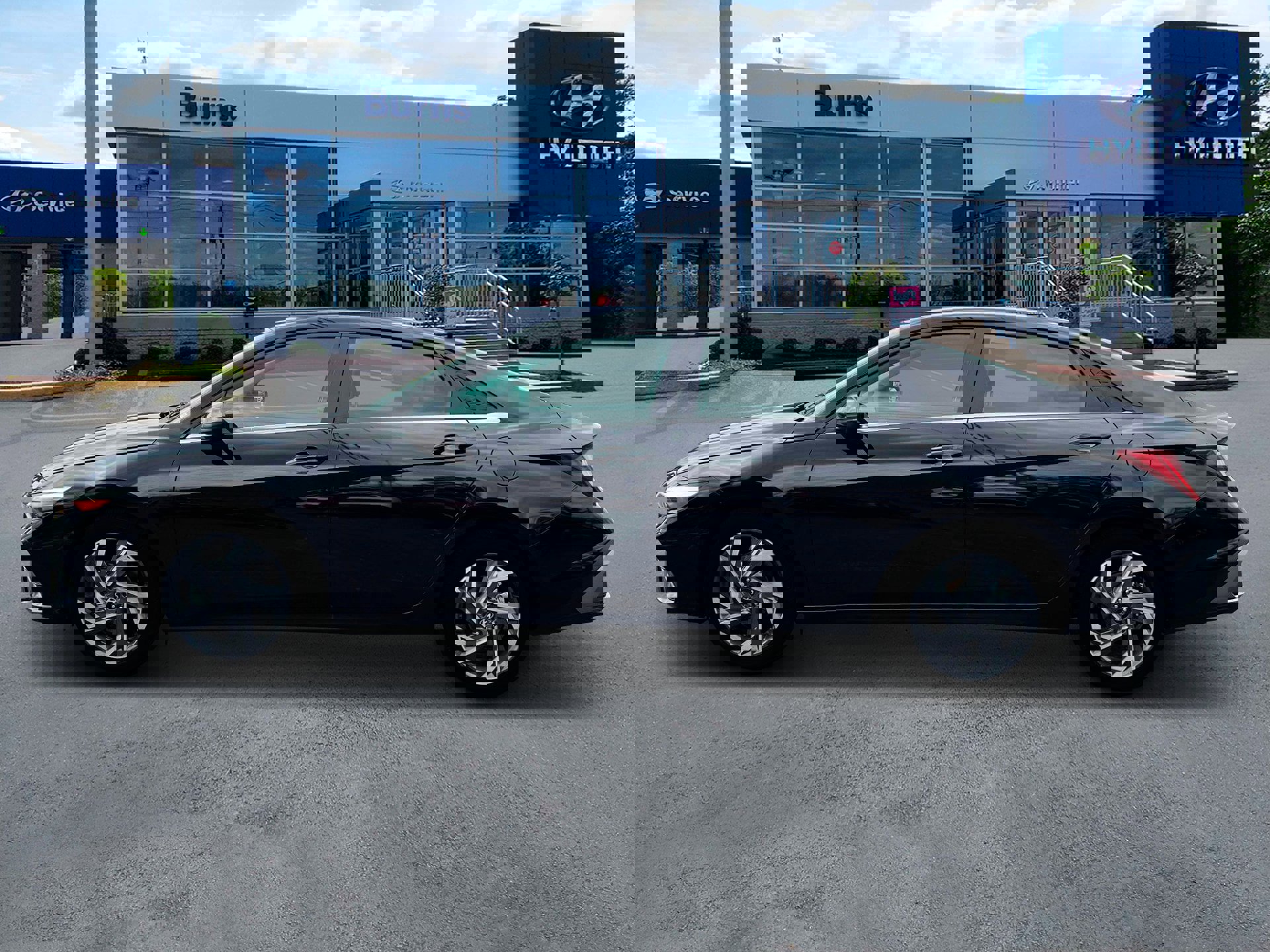 New 2025 Hyundai Elantra Limited image 3