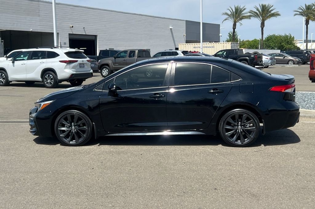 Used 2023 Toyota Corolla SE w/ SE Premium Package image 9