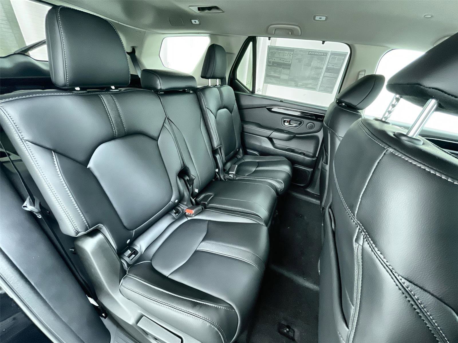 New 2025 Honda Pilot EX-L image 30