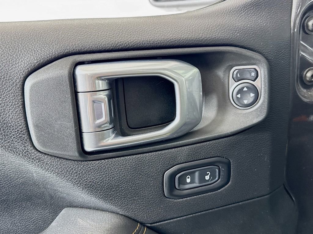 Used 2021 Jeep Gladiator Overland AWD/4WD image 17