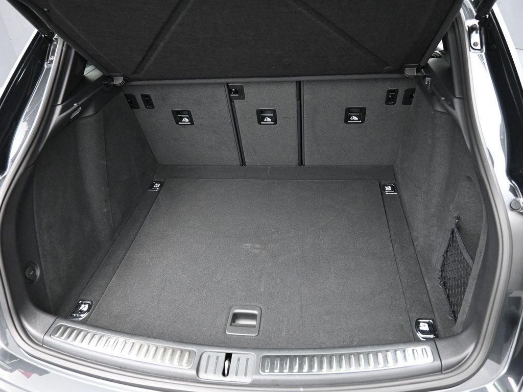 Certified 2025 Porsche Macan image 33