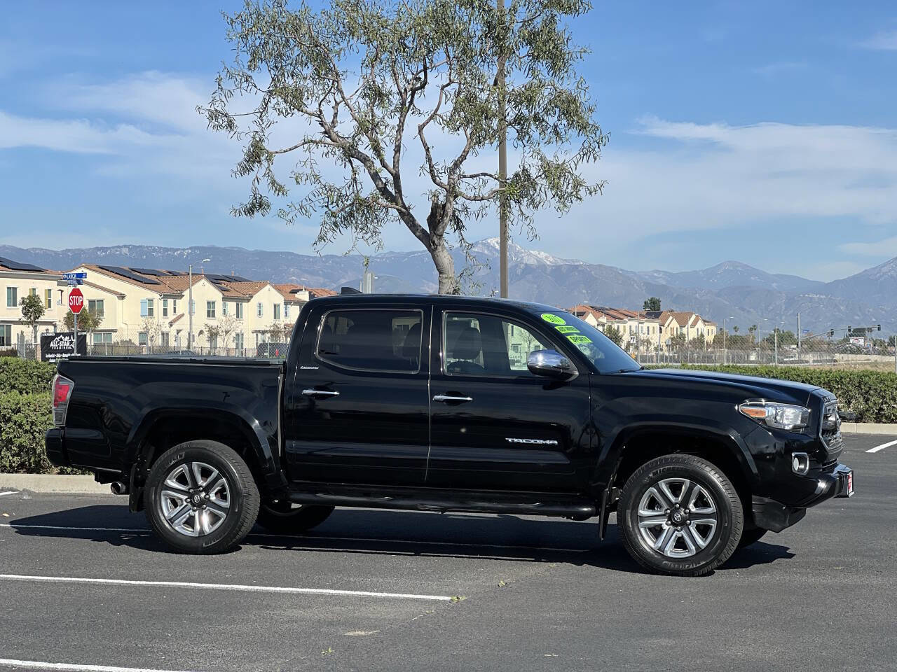 Used 2017 Toyota Tacoma Limited w/ Tow Package image 7