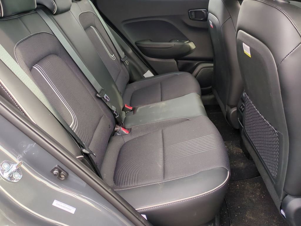 Certified 2025 Hyundai Venue Limited FWD image 25