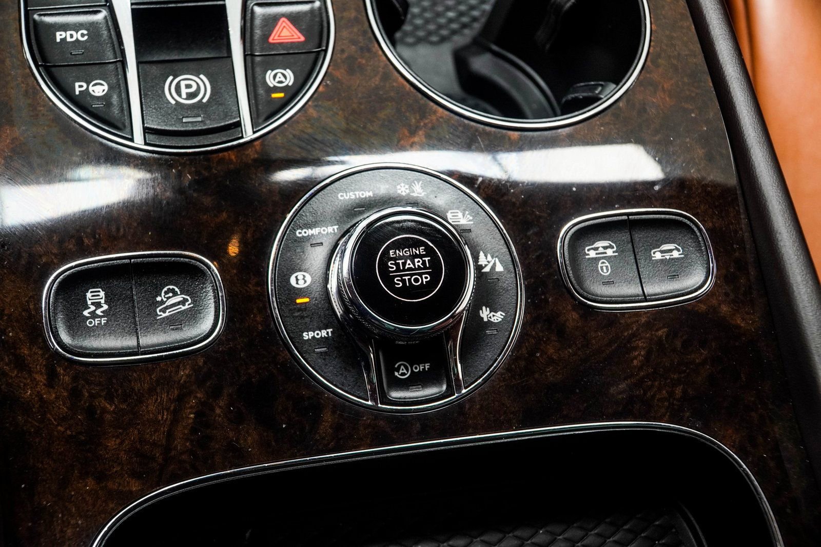 Used 2017 Bentley Bentayga image 24