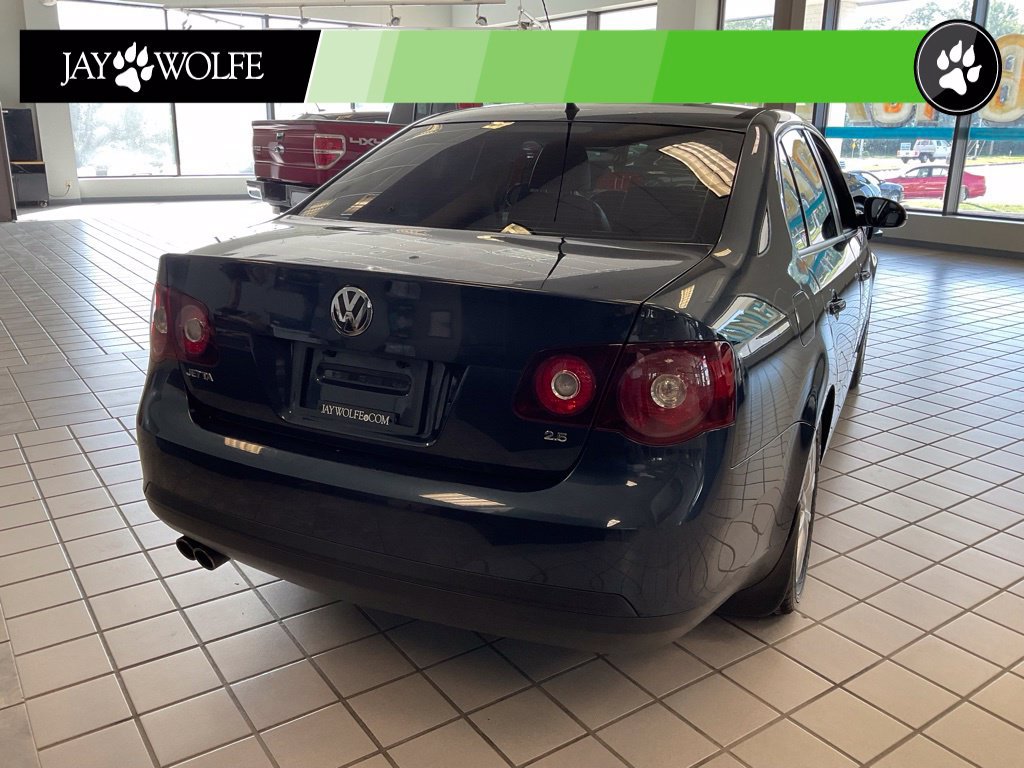 Used 2010 Volkswagen Jetta Limited Edition FWD image 5